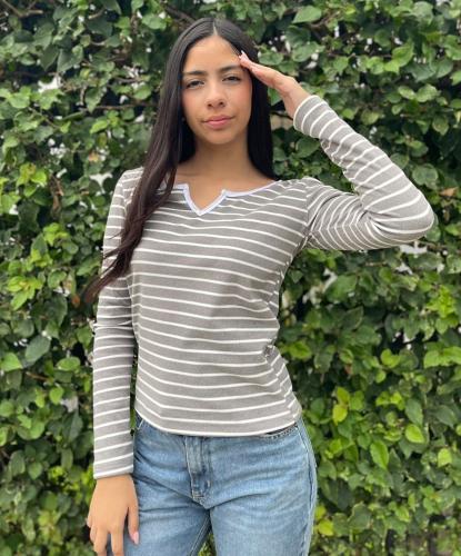 Camiseta Rayada Escote en V de Darlon - Miniatura 7