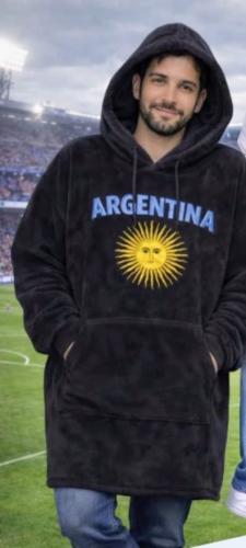 Buzo Manta de Corderito Bifas con Logo de Argentina - Miniatura 2
