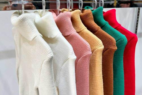 Saco Polera de Hilo Crop Cuello Alto Tejido Premium - Miniatura 2