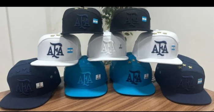 Gorras Planas con Regulables Disponible