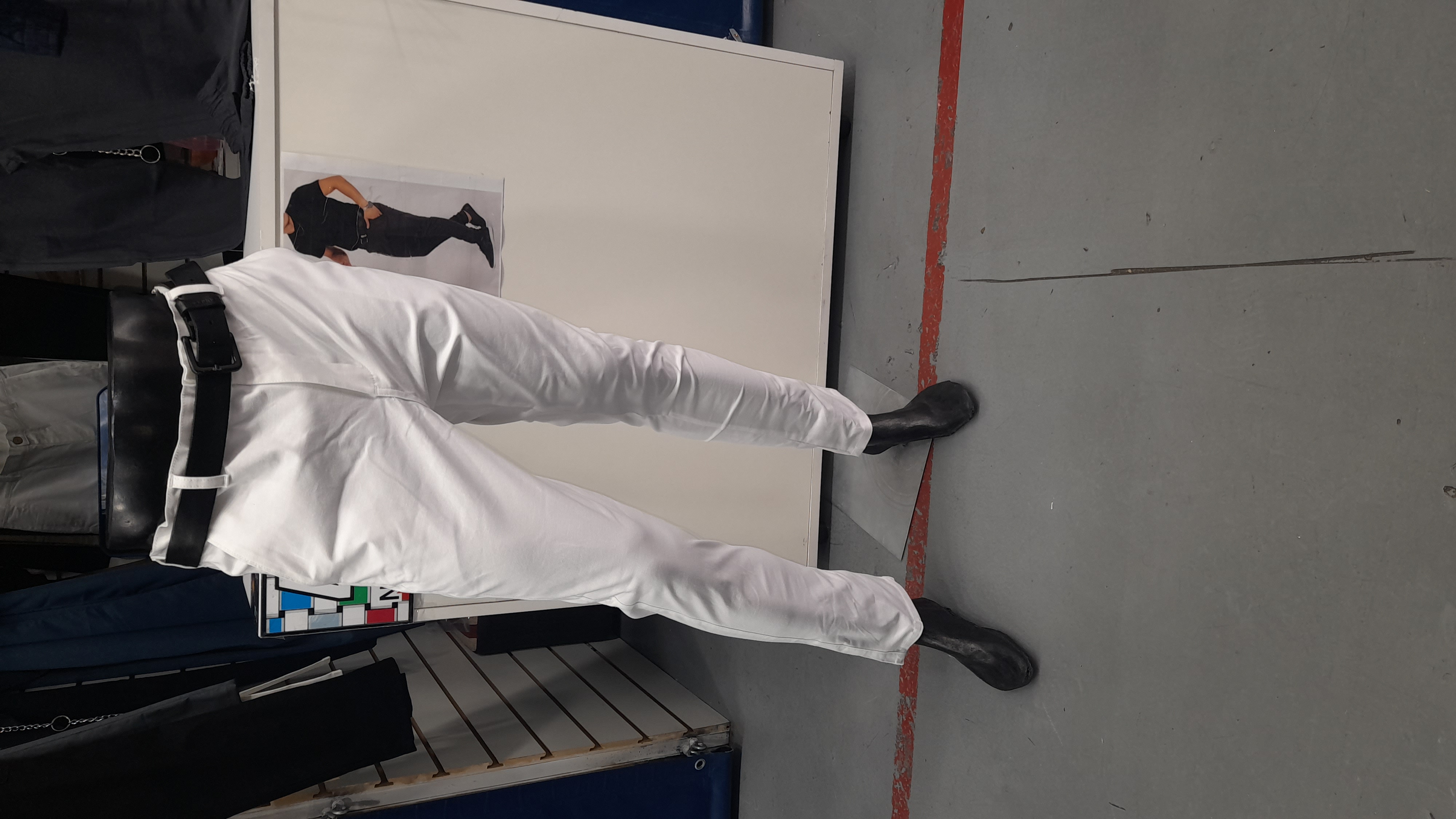 Pantalón Chino Color Blanco - 20260303_094403.jpg