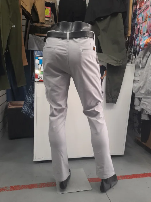 Pantalón Chino Corte Gris Plata