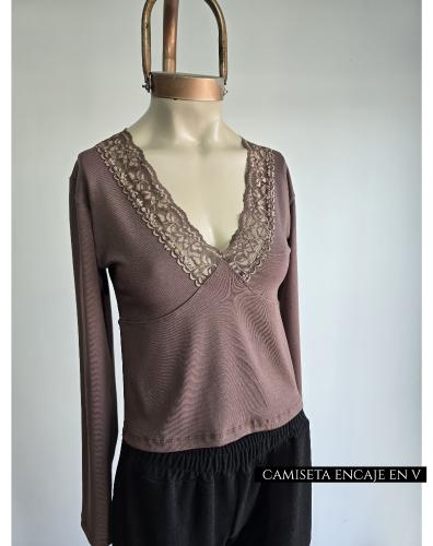 Camiseta Encaje en V