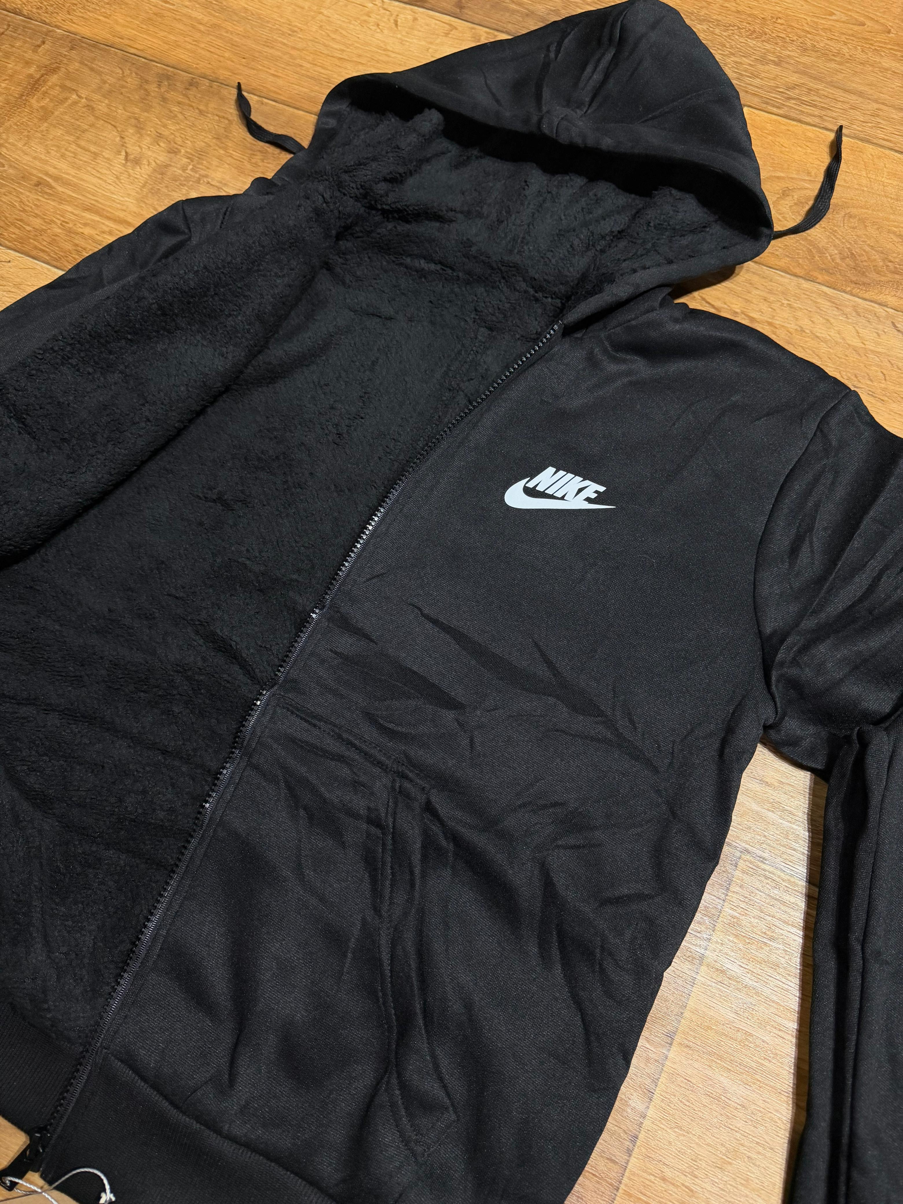 Conjunto Nike - e08dc31d-0687-4eea-9fd3-a2422d22151c.jpeg