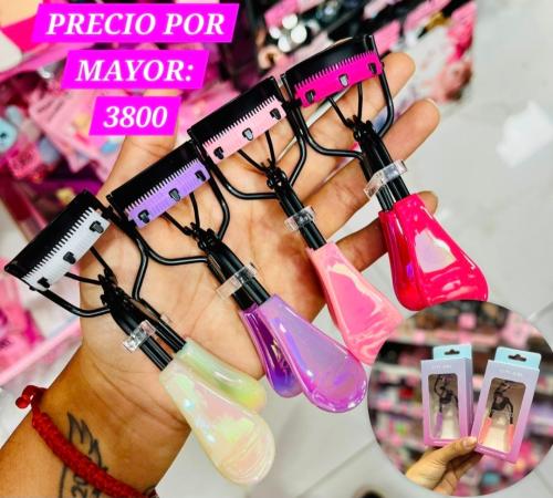 Arqueador de Pestañas en Caja