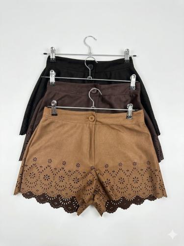 Short de Gamuza Calado Six - Miniatura 2