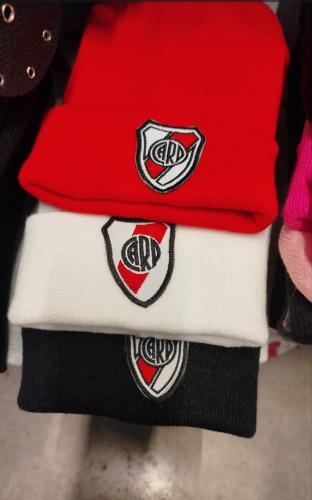 Gorras de Boca y River