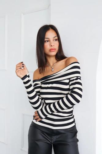 Camiseta Cuello Bote Estampado