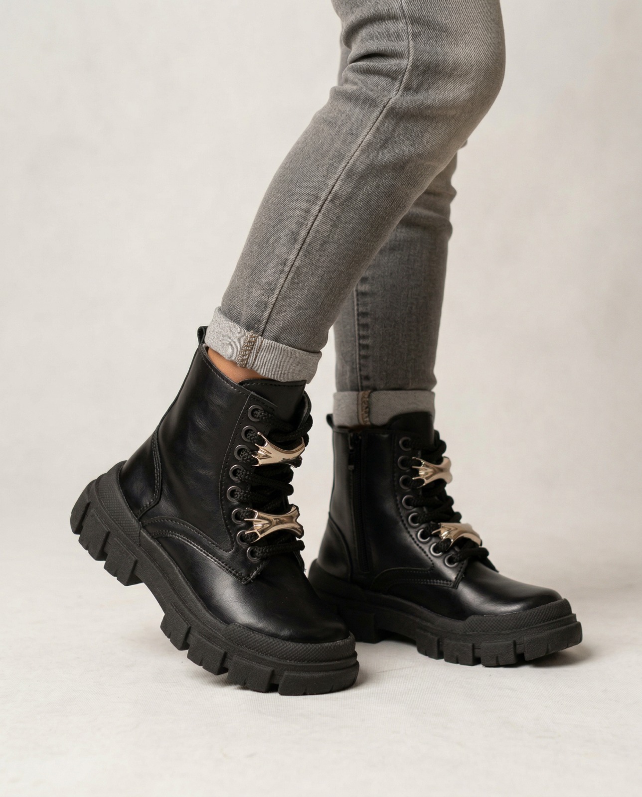 Borcegos Jazmín Infantiles Nena Eco Cuero Negro Diseño Accesorios Dorados Eco Cuero - WhatsApp%20Image%202026-04-17%20at%2011.40.31hh.jpeg