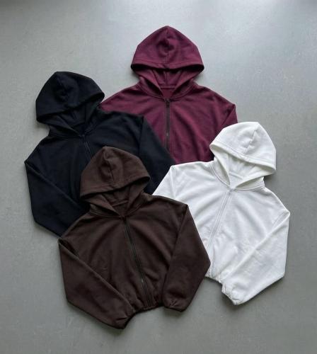 Campera con Capucha Darlon Cierre