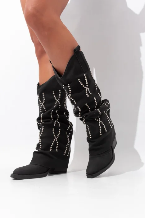 Bota Volcada con Tachas Arami