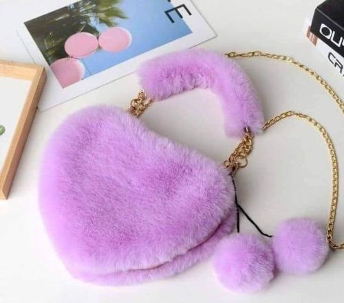 Mini Carterita Corazón Felpa Rosa Importada Suave con Asa de Piel Cadena Estilo Roma