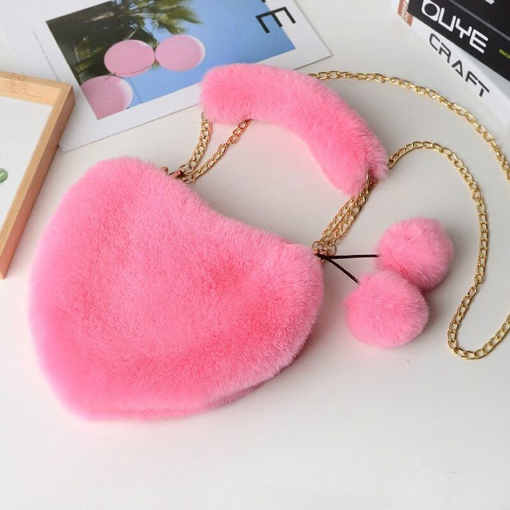 Mini Carterita Corazón Felpa Rosa Importada Suave con Asa de Piel Cadena Estilo Roma - WhatsApp%20Image%202025-10-25%20at%2012.46.57.jpeg
