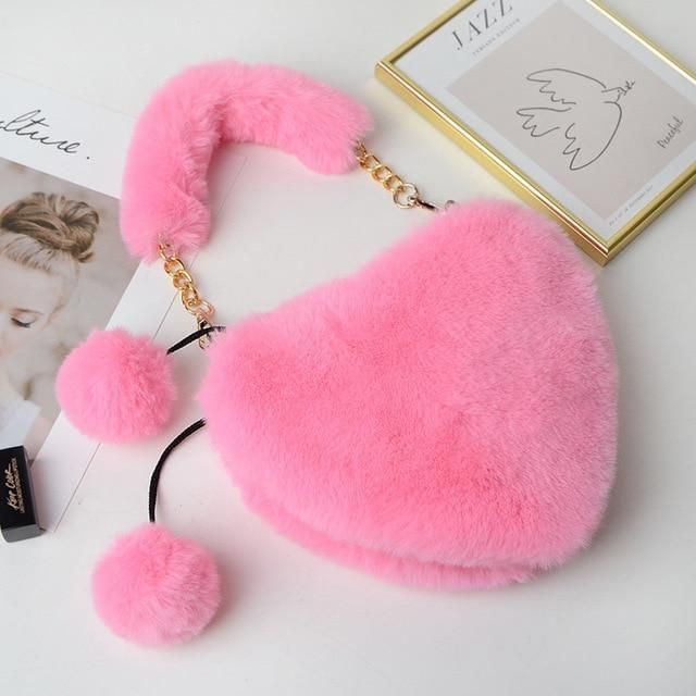 Mini Carterita Corazón Felpa Rosa Importada Suave con Asa de Piel Cadena Estilo Roma - WhatsApp%20Image%202025-10-25%20at%2012.46.54%20(1).jpeg