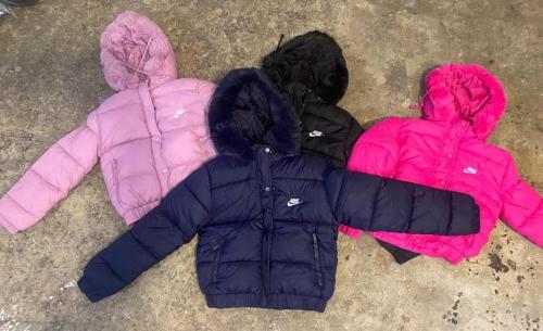 Campera Nena Logo Bordado - Miniatura 3