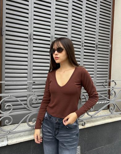 Camiseta en V