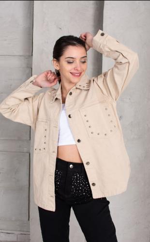 Camisaco Over Beige con Tachas - Venta por Reserva Previa - Miniatura 3