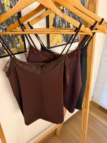 Musculosa de Microfibra y Encaje Flopy