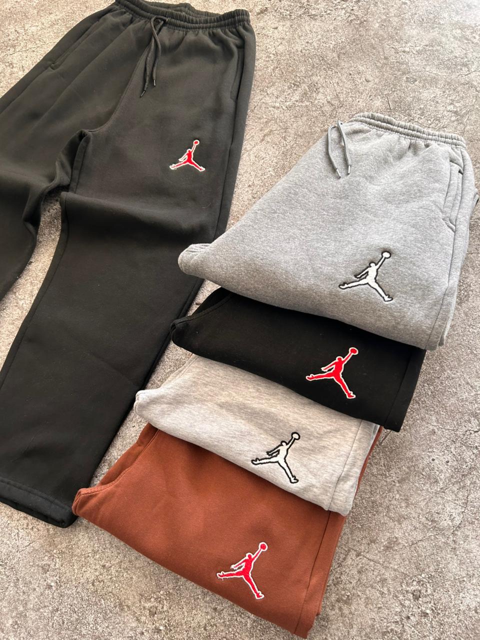 Baggie Jordan Bordado Friza Peinada Hombre - WhatsApp%20Image%202026-04-18%20at%2010.53.46%20PM%20(1).jpeg