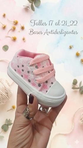 Zapatillas con Cordones Finos Detalles en Flores