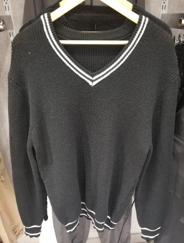 Sweater Negro,escote en V - Miniatura 2