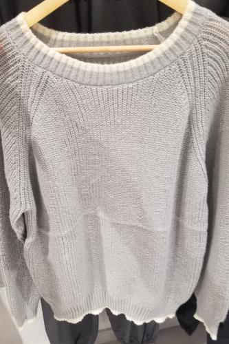 Sweater Gris,cuello Crema - Miniatura 2