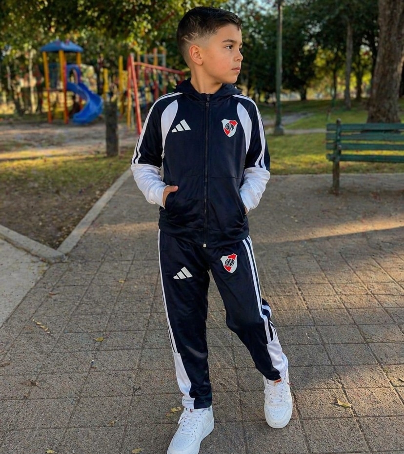 Conjunto Deportivo de Nene Solo Venta Mayorista ,no Vendo Unidad - Imagen 4
