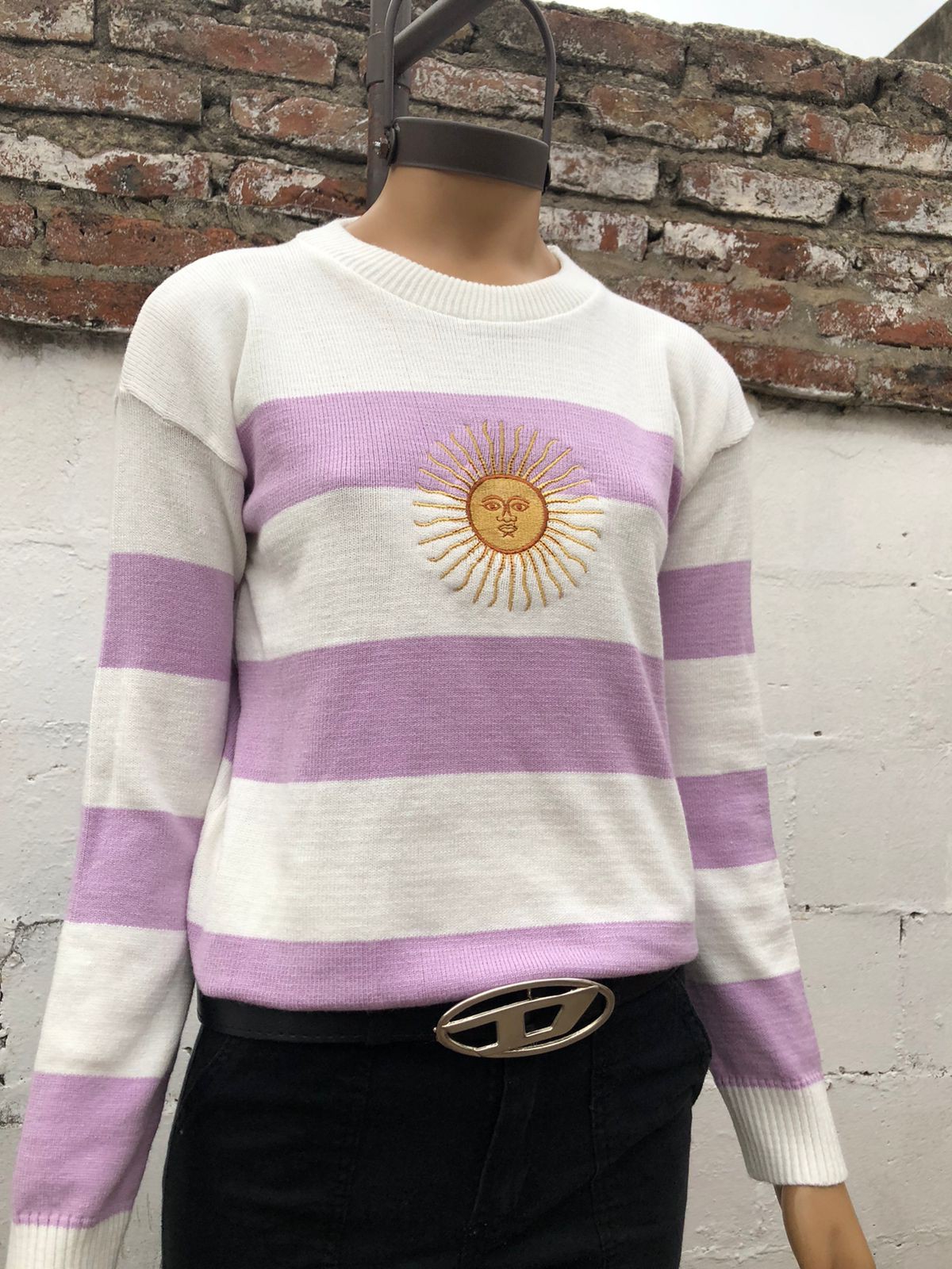 Sweater Sol de Mayo Bordado - Imagen 6
