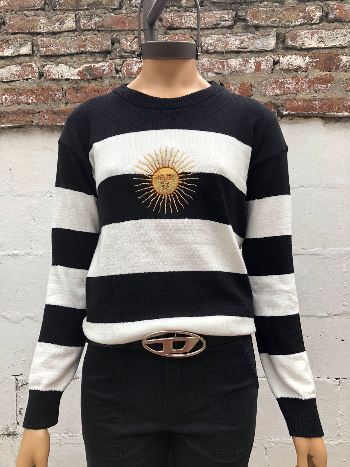 Sweater Sol de Mayo Bordado - Imagen 2