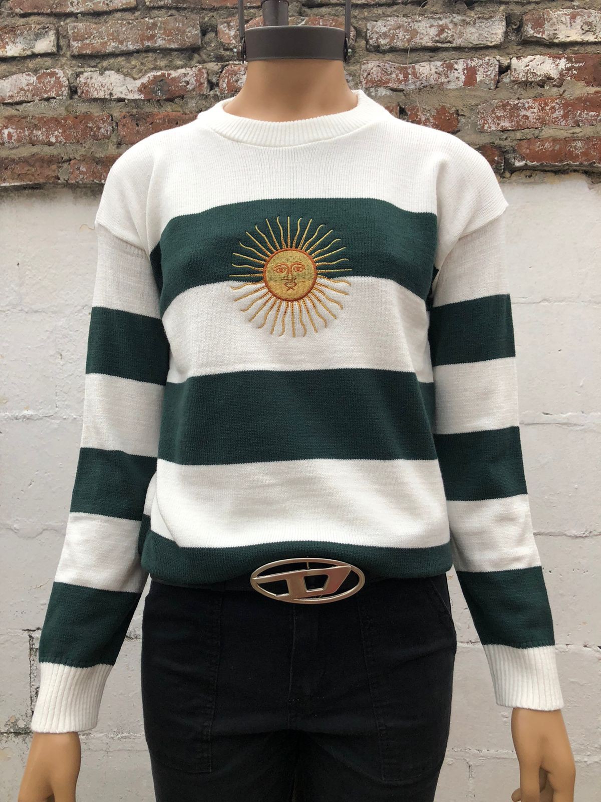 Sweater Sol de Mayo Bordado - Imagen 5