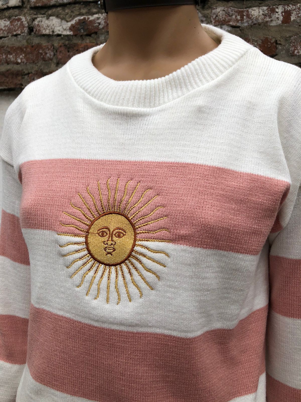 Sweater Sol de Mayo Bordado - Imagen 3