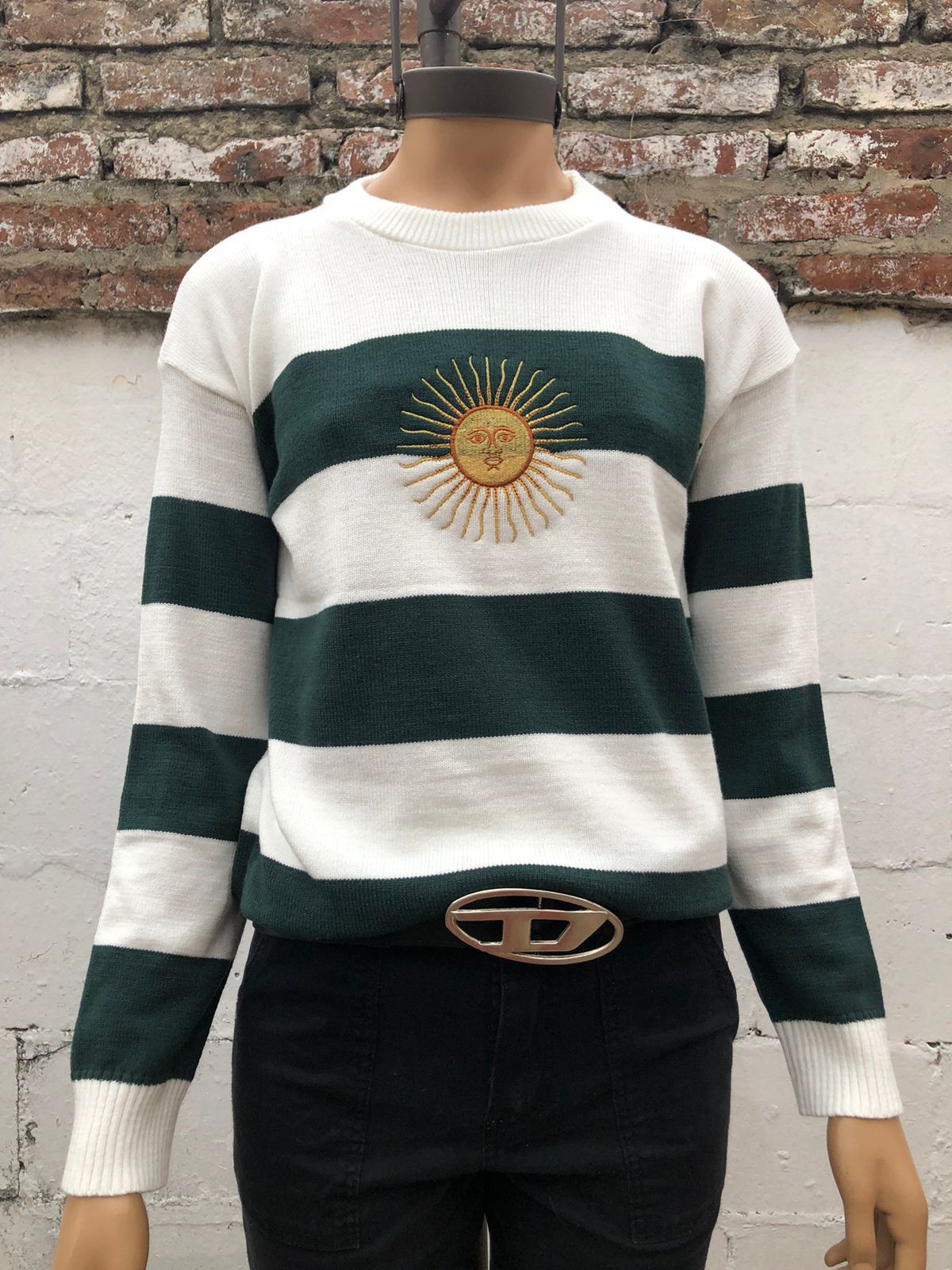 Sweater Sol de Mayo Bordado - Imagen 5