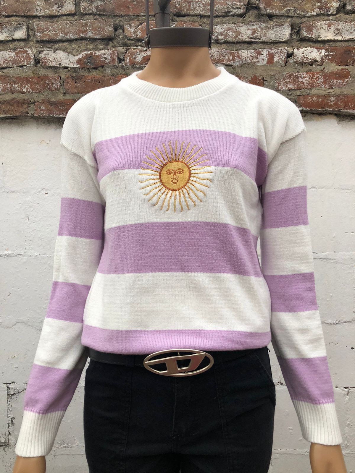 Sweater Sol de Mayo Bordado - Imagen 6