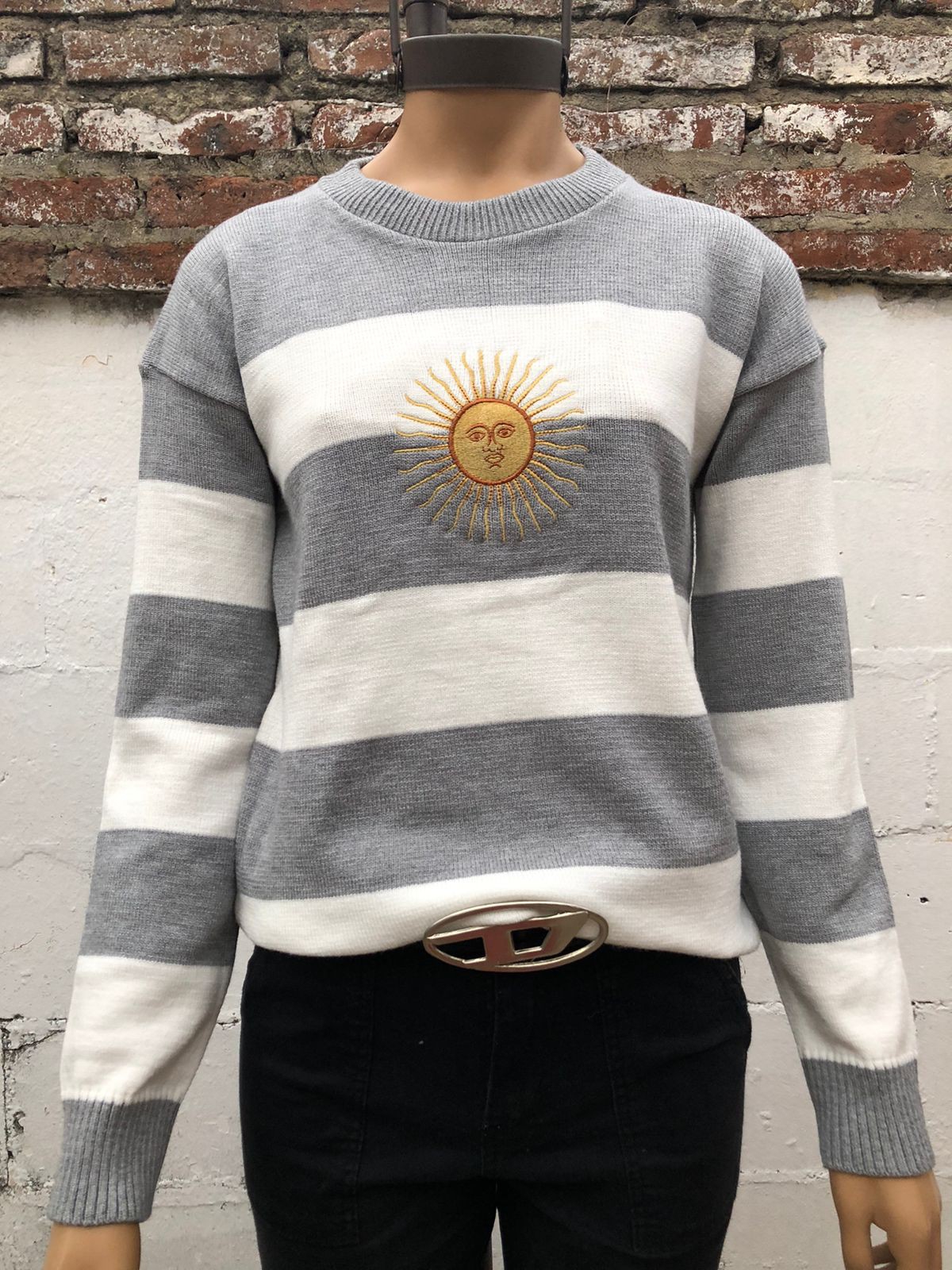 Sweater Sol de Mayo Bordado - Imagen 8