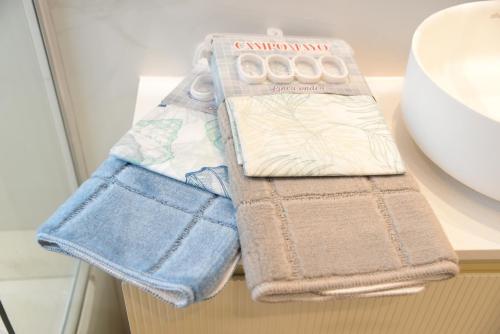 Set de Baño Alfombra y Cortina Ondea Campomayo