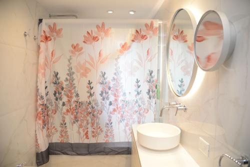 Cortina de Baño con Ganchos Plateados