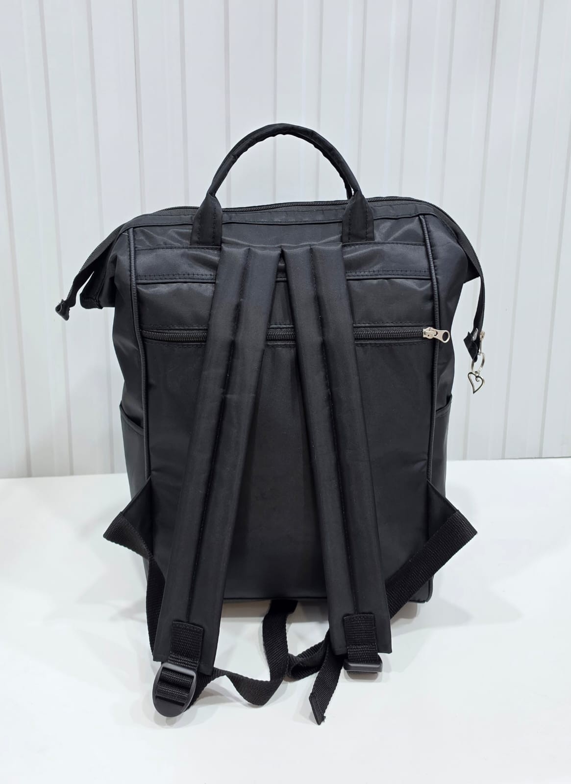 Mochila Bolso Universitaria Grande Impermeable de Excelente Calidad - Imagen 4
