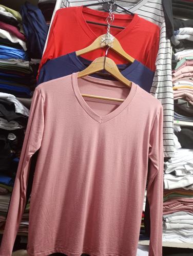 Cuello V en Modal