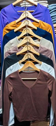 "  Camiseta en V  "