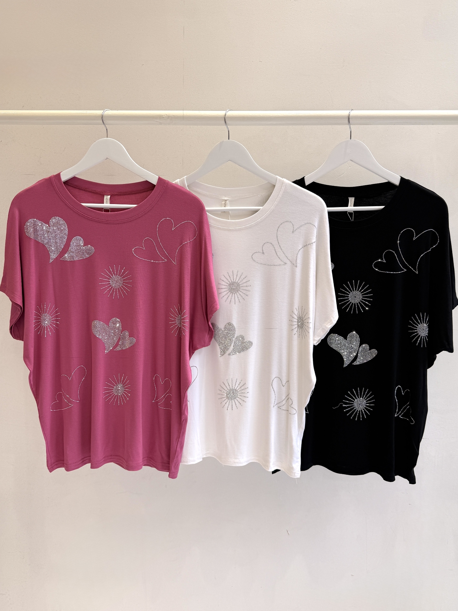 Gabriela - Remera  Importada con Strass - Imagen 2