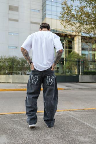Baggy Barrel Dark  Gris Nevado +localizado con Bordado