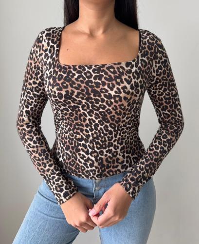 Camiseta Escote Cuadrado