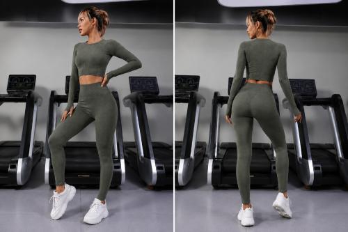 Conjunto Yjt-8043k Marca Knup de 2 Piezas,  Crop Top Manga Larga y Calza con Frunce - Miniatura 2