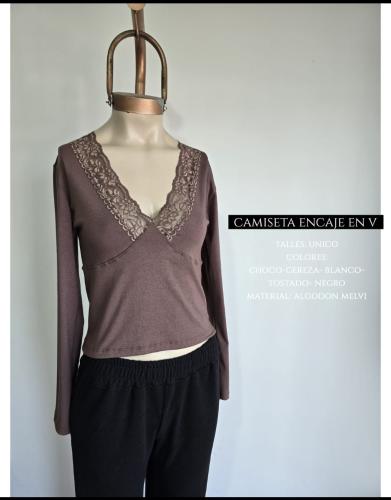 Camiseta con Puntilla con V - Miniatura 2