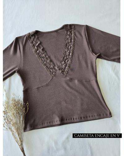 Camiseta con Puntilla con V - Miniatura 3