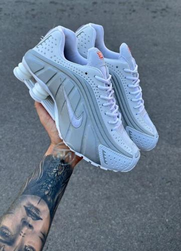 Nikee Shox