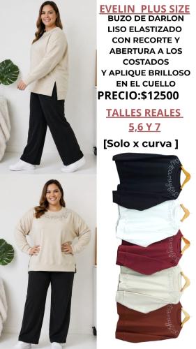 Camiseta con Abertura y Stras en el Cuello