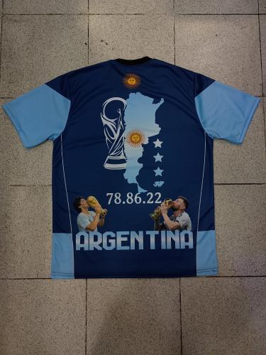 Remera/ Camiseta  de Maradona y Messi - Miniatura 2