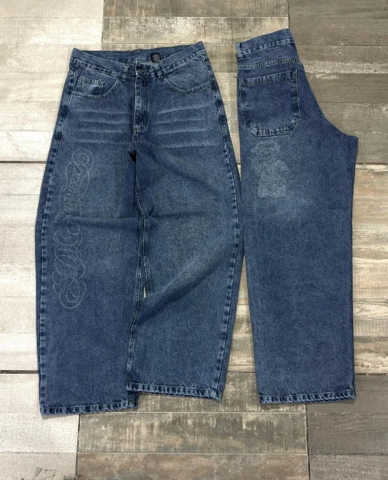 Jeans Baggy con Diseño Láser 4