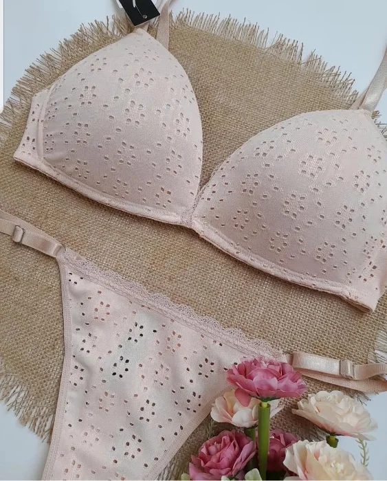 Conjunto Triángulo Soft Broderie con Colaless Regulable   - Art. A1242 Andress